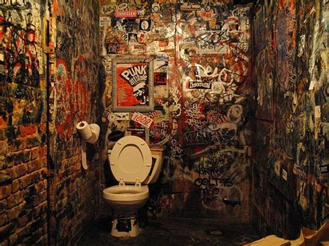 Punk Toilet Novibet